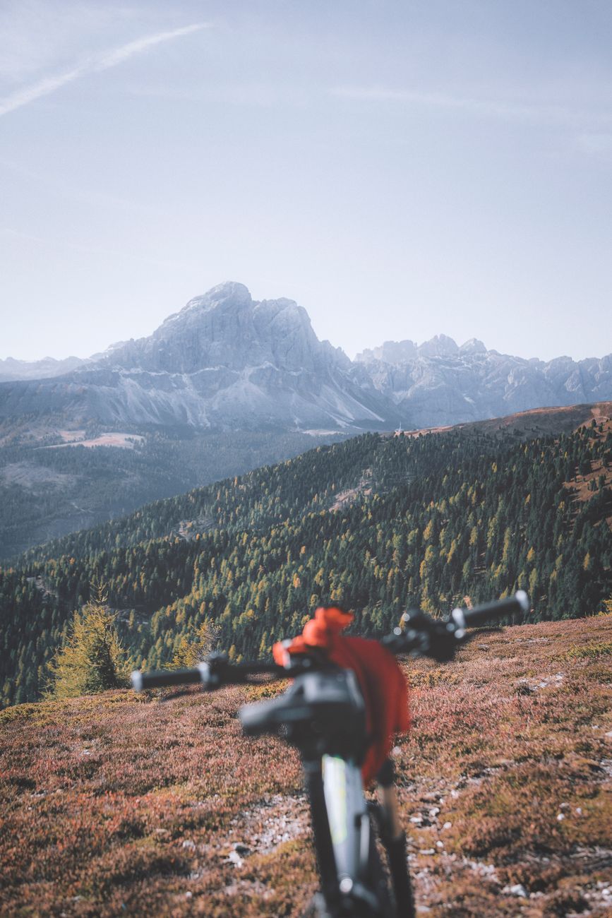 A mountain bike with an expansive view of rugged mountains behind it