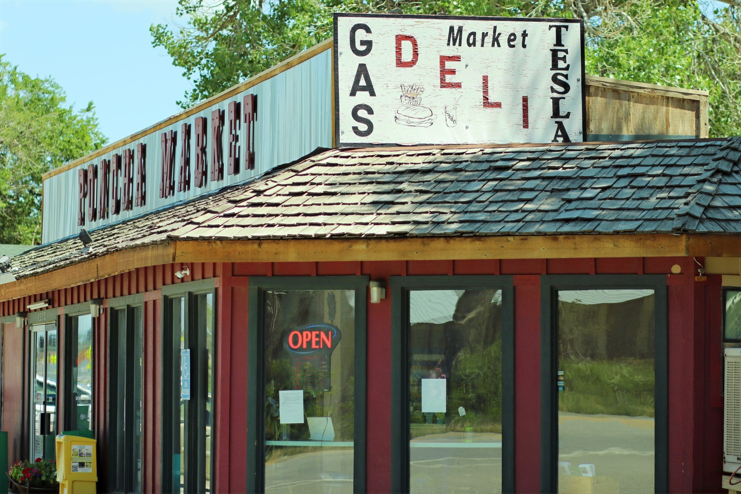 Exterior view of Poncha Market gas station and convenience store